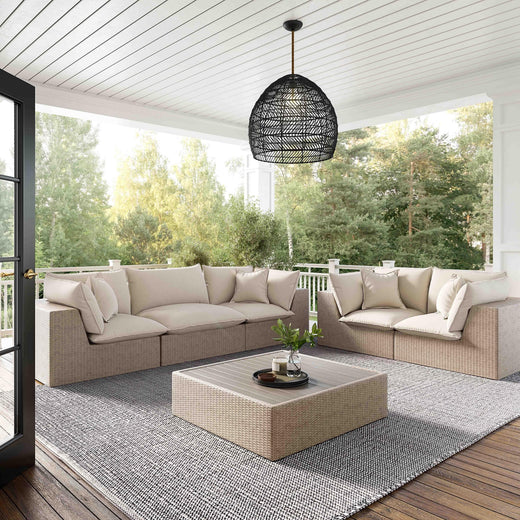OUTDOOR LOUNGE