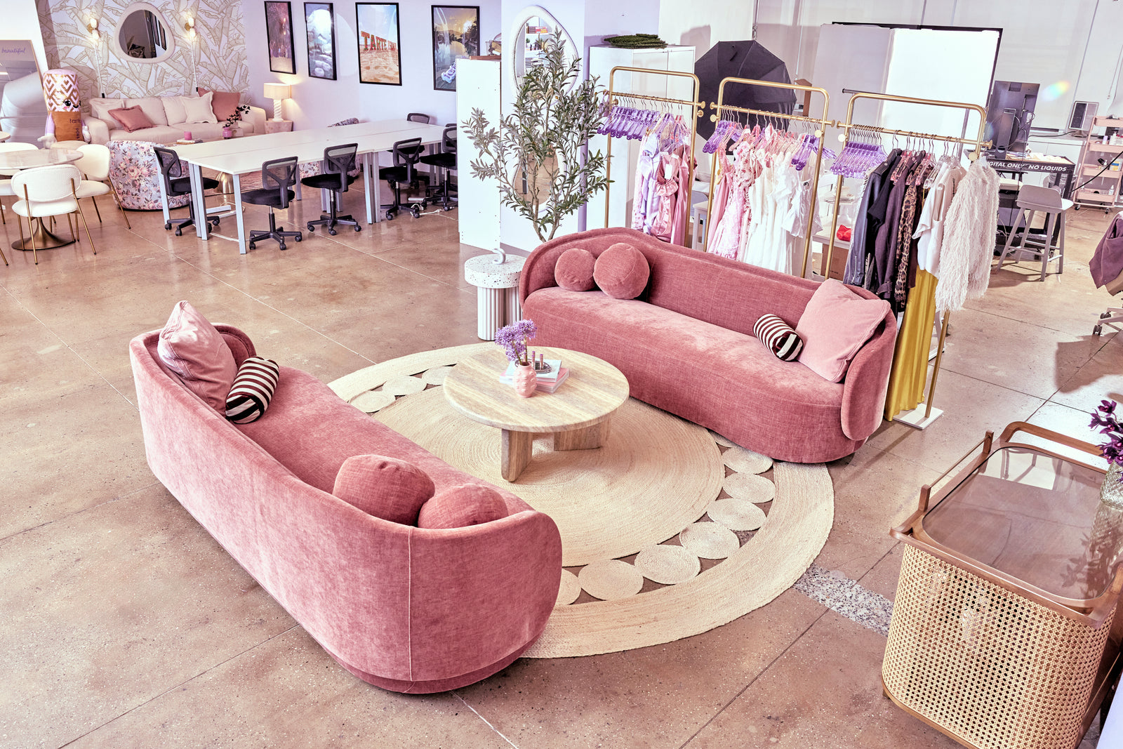 INFLUENCER GLAM LOUNGE